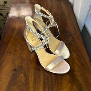 NEW Badgley Mischka Jewel Block High Heels Size 9.5